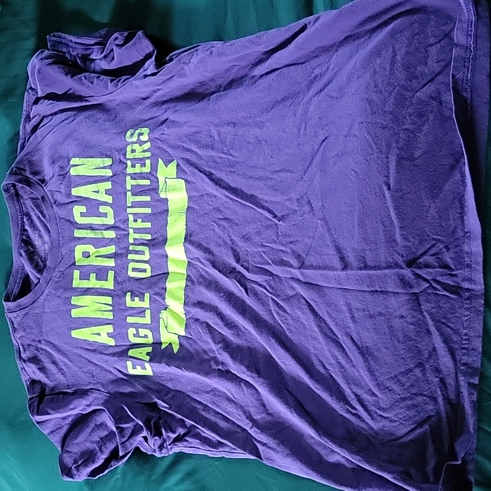 American Eagle t shirt